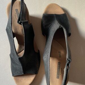 Clarks Black Perforated Slingback Sandals
Fits more like 9.5